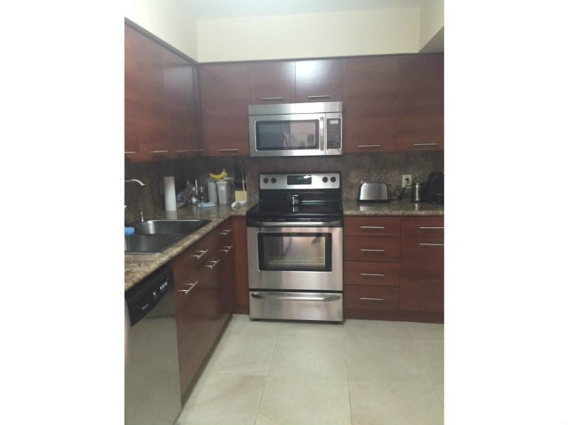 400Kings Point Dr, Sunny Isles Beach, FL 33160