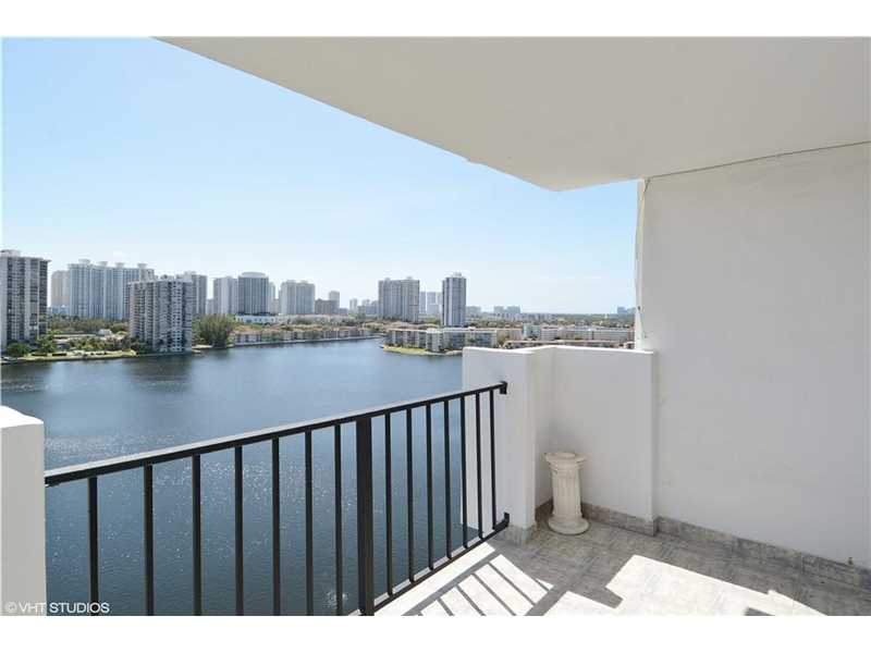 2780 Northeast 183rd St, Aventura, FL 33160