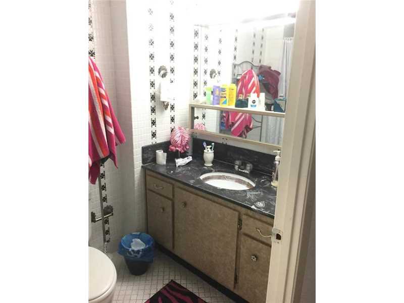 18081Biscayne Blvd, Aventura, FL 33160