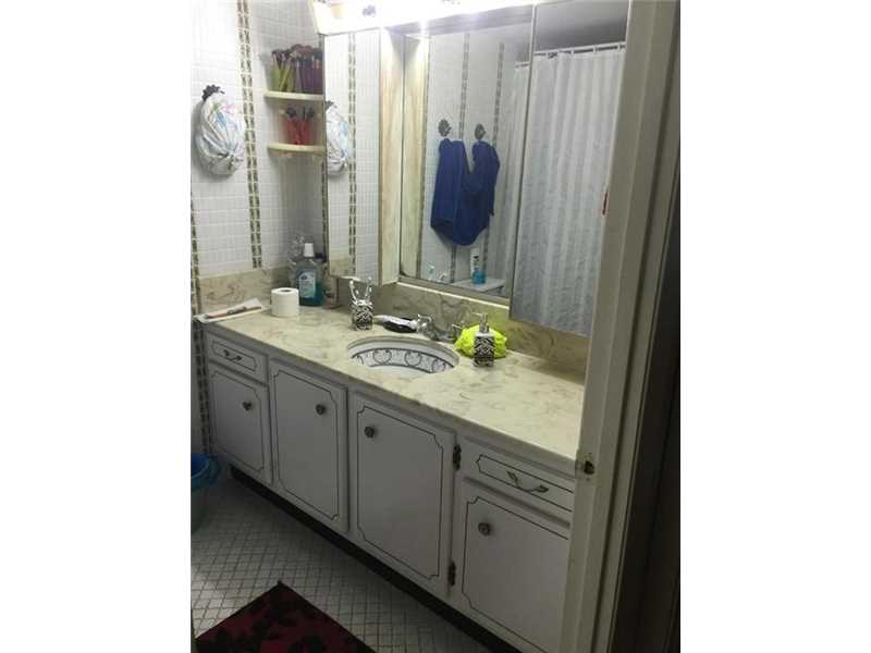 18081Biscayne Blvd, Aventura, FL 33160