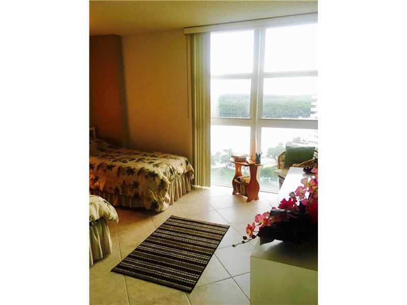100Bayview Dr, Sunny Isles Beach, FL 33160