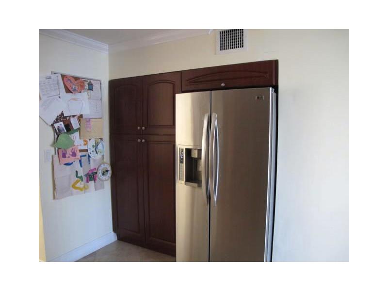 2700 Northeast 183rd St, Aventura, FL 33160