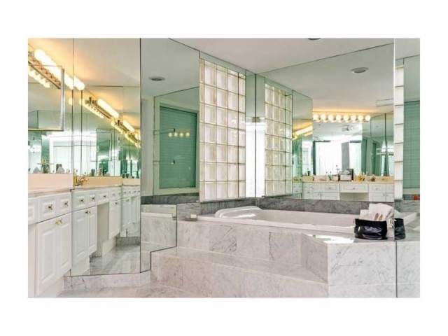 17275COLLINS AV, Sunny Isles Beach, FL 33160