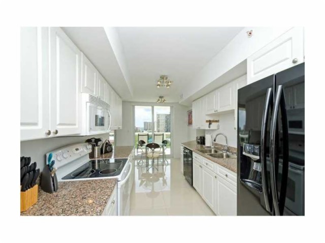 17275COLLINS AV, Sunny Isles Beach, FL 33160