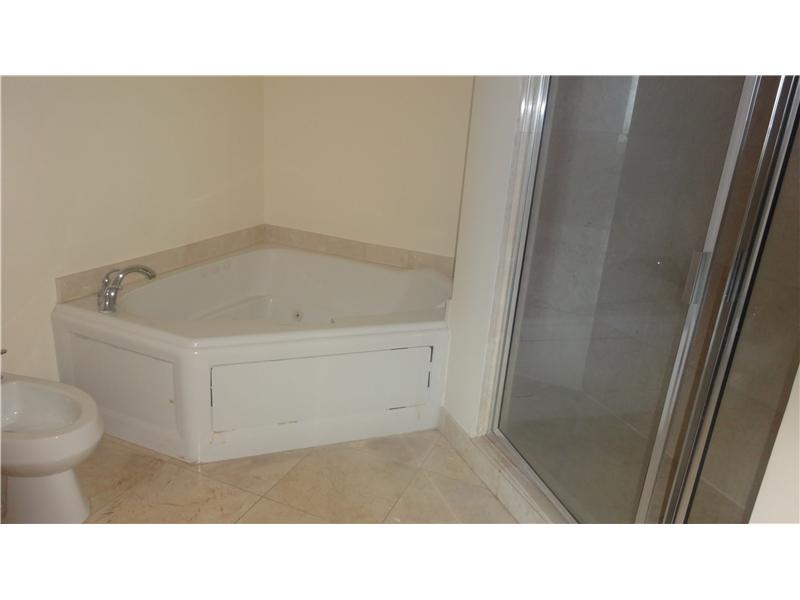 17555 Atlantic Blvd, North Miami Beach, FL 33160