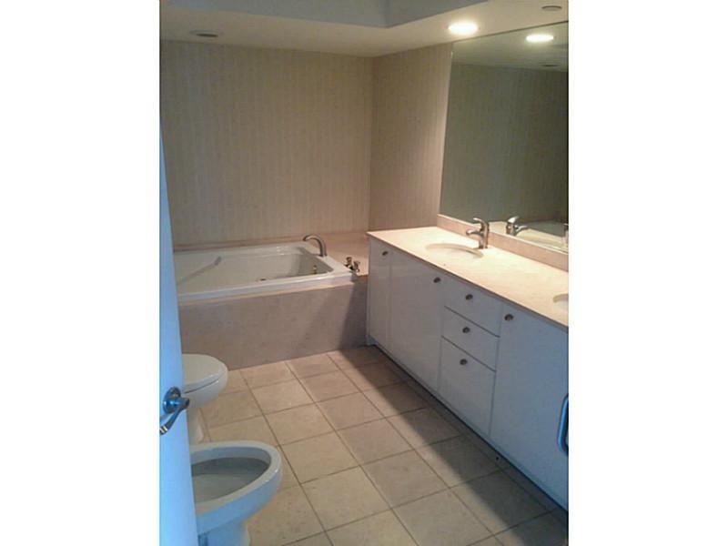 16500Collins Ave, Sunny Isles Beach, FL 33160