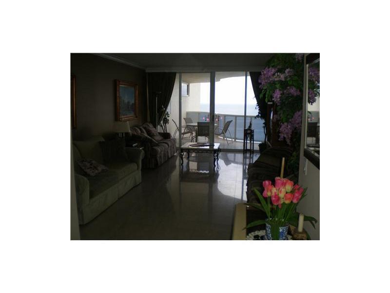 17555Collins Ave, Sunny Isles Beach, FL 33160