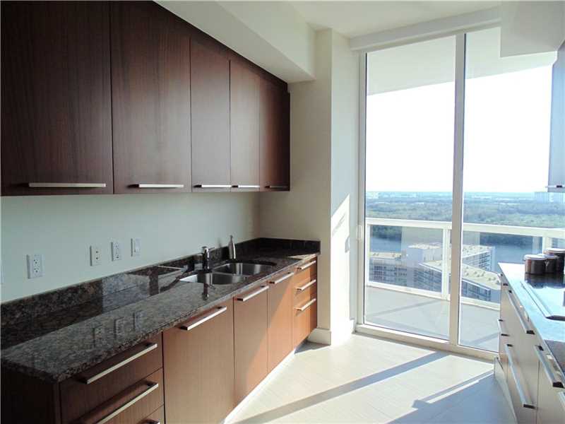 15811Collins Ave, Sunny Isles Beach, FL 33160