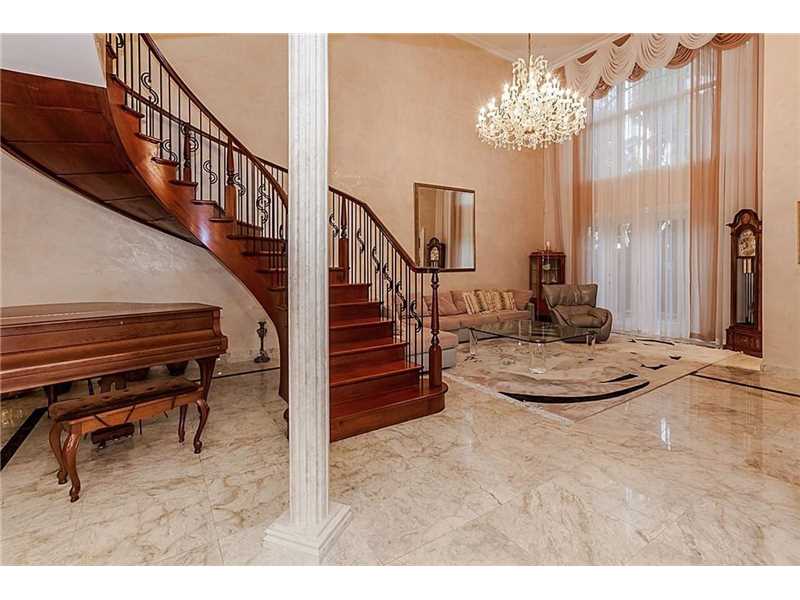 19470 Northeast 39th CT, Sunny Isles Beach, FL 33160