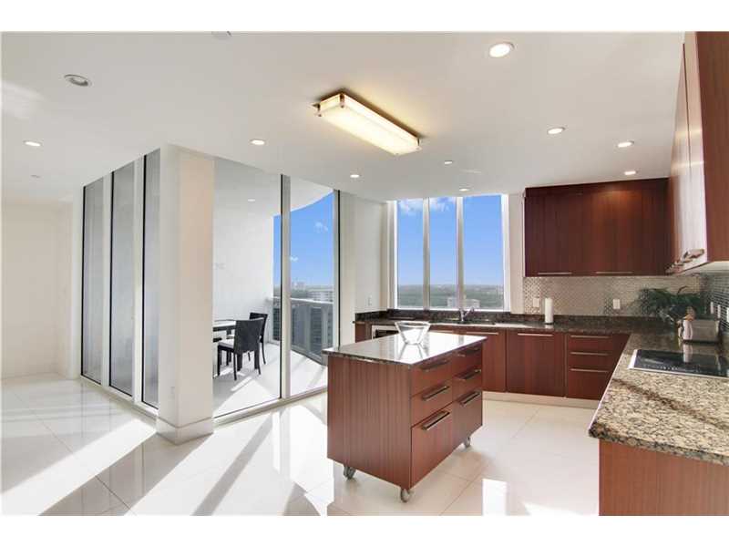 15811Collins Ave, Sunny Isles Beach, FL 33160