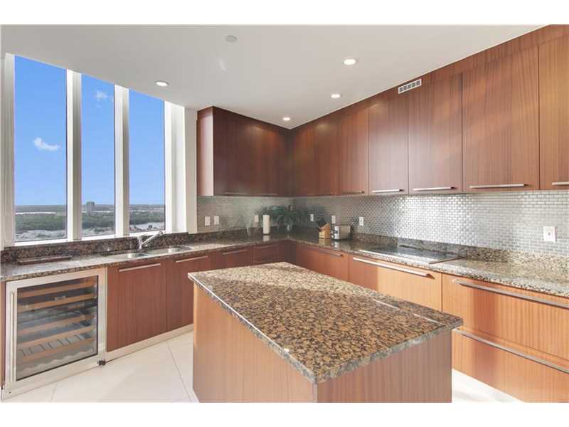 15811Collins Ave, Sunny Isles Beach, FL 33160