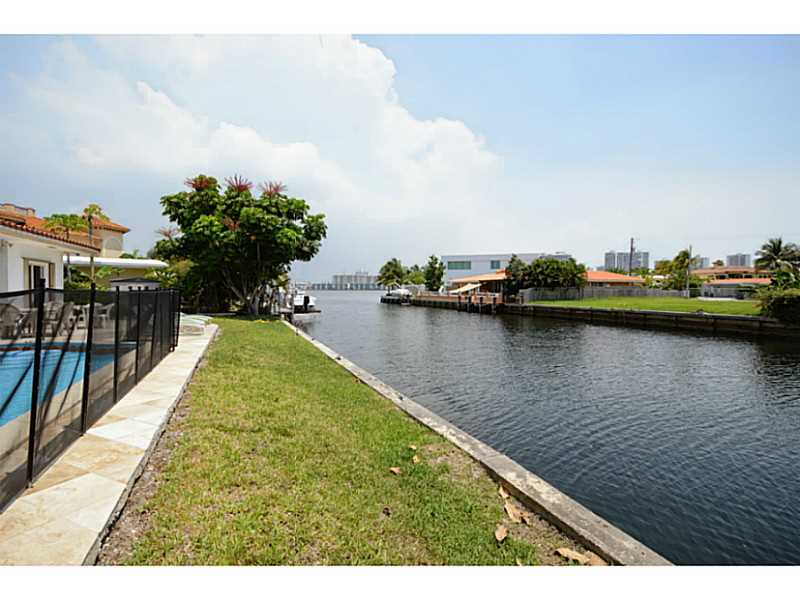 16469 Northeast 30 AV, Eastern Shores, FL 33160