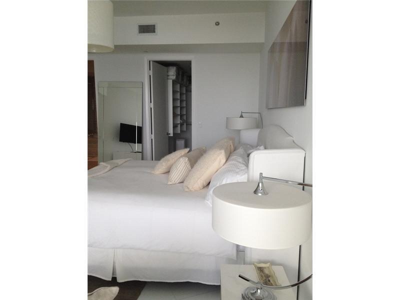 15811COLLINS AV, Sunny Isles Beach, FL 33160