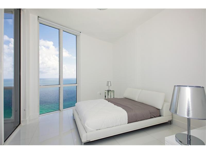 15811Collins Ave, Sunny Isles Beach, FL 33160