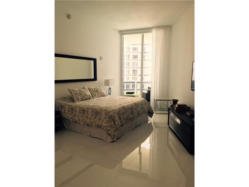 15811Collins Ave, Sunny Isles Beach, FL 33160