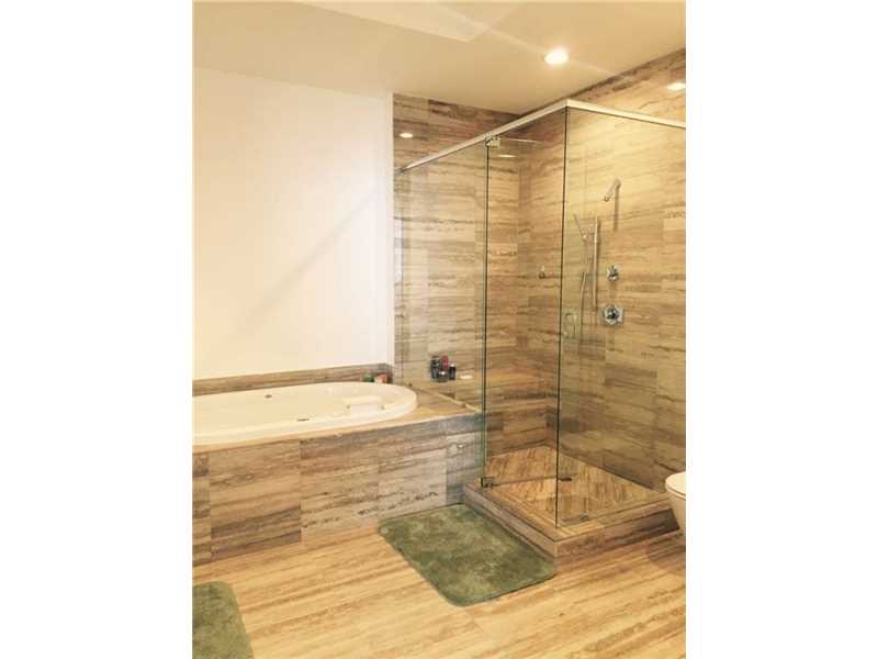 15811Collins Ave, Sunny Isles Beach, FL 33160