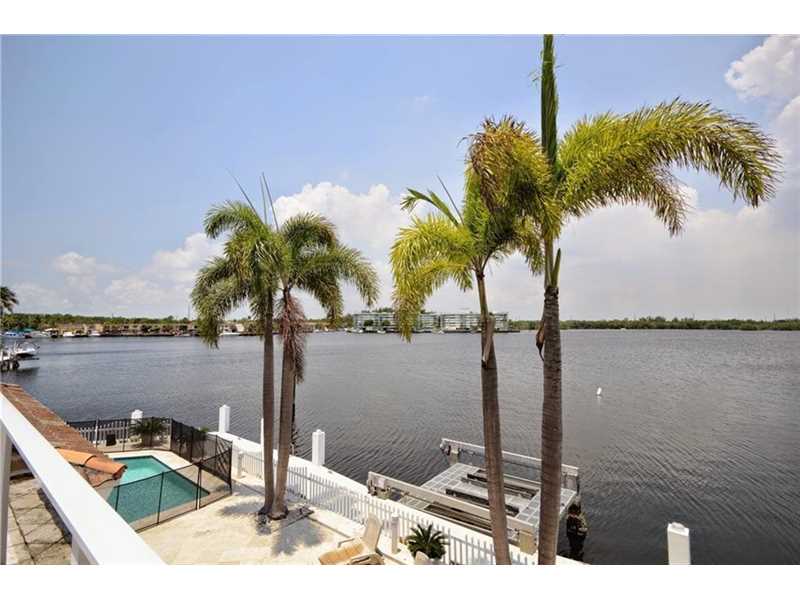 16480 Northeast 30th Ave, North Miami Beach, FL 33160