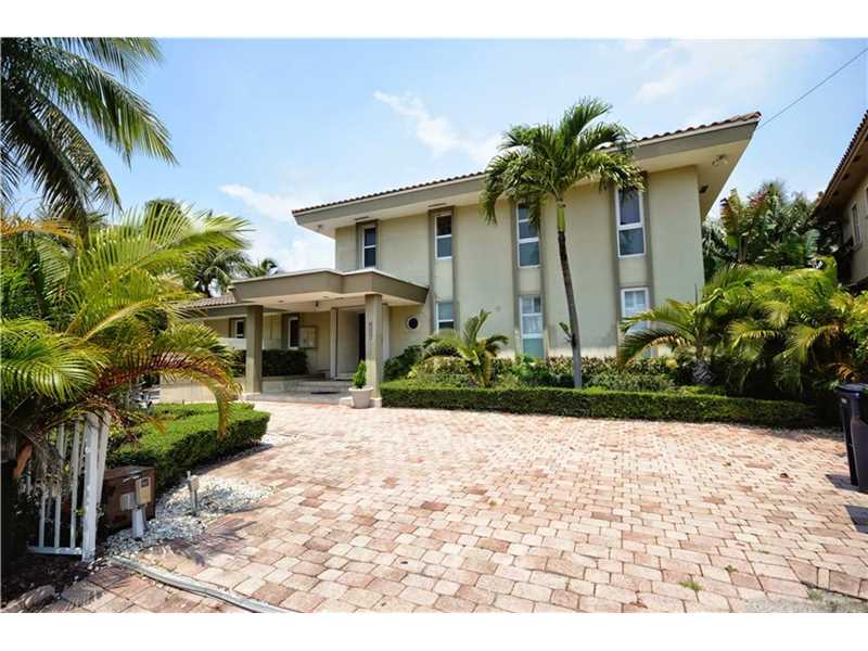 16480 Northeast 30th Ave, North Miami Beach, FL 33160