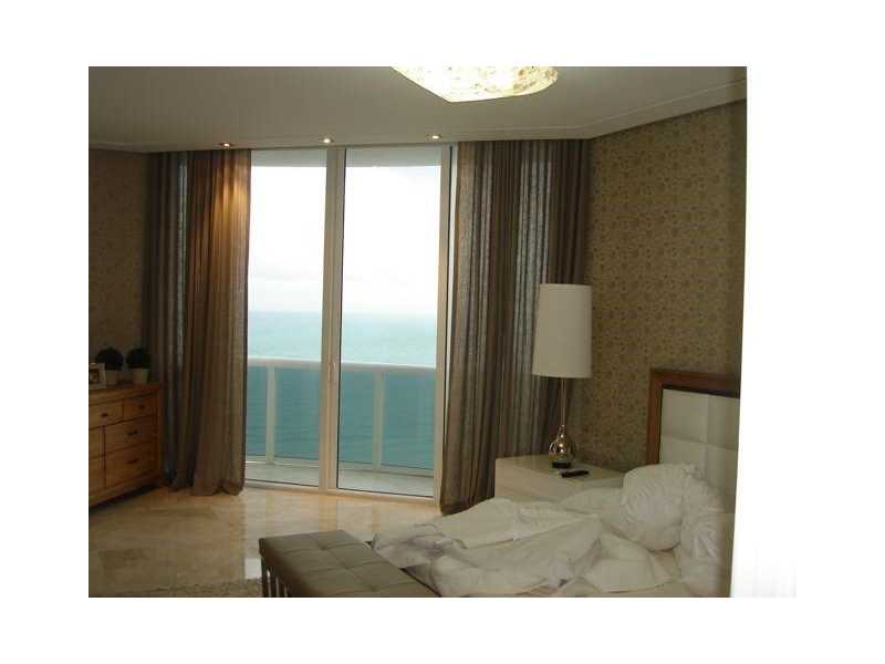 15811Collins Ave, Sunny Isles Beach, FL 33160