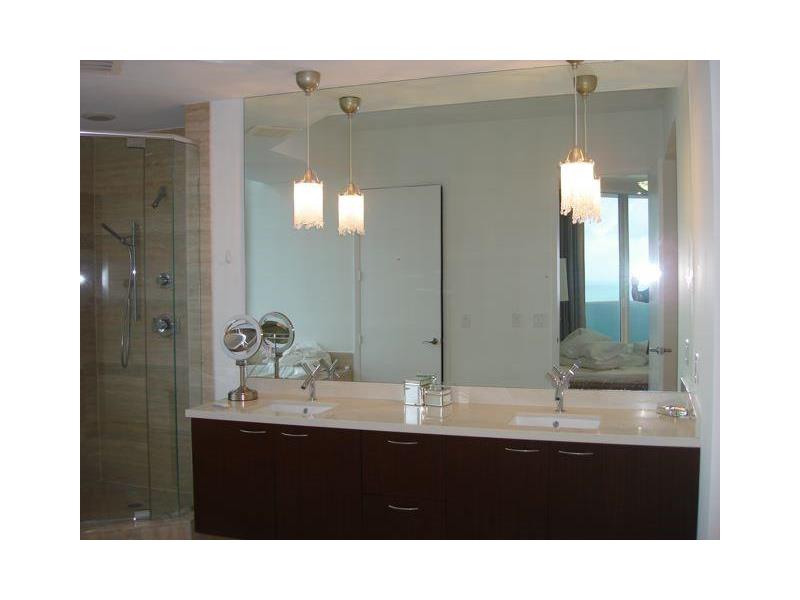 15811Collins Ave, Sunny Isles Beach, FL 33160