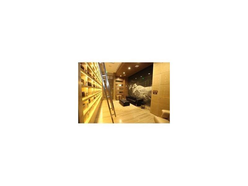 17749Collins Ave, Sunny Isles Beach, FL 33160