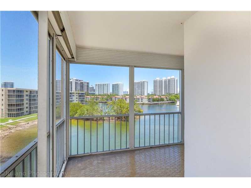 3030Marcos Dr, Aventura, FL 33160