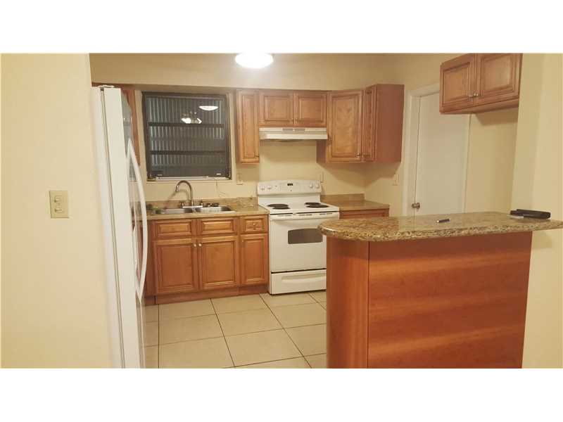 180 NE 128th St, North Miami, FL 33161