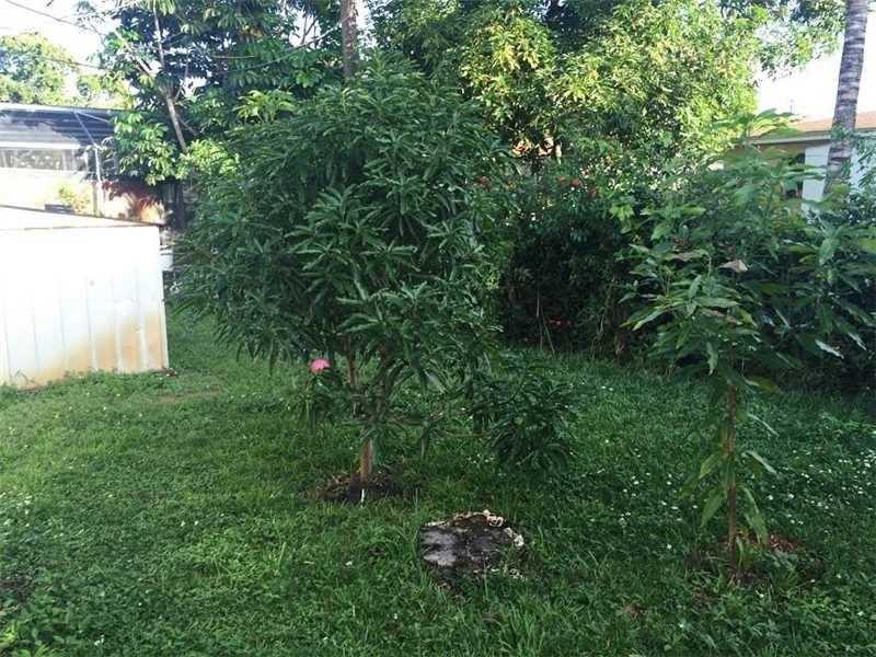 180 NE 128th St, North Miami, FL 33161
