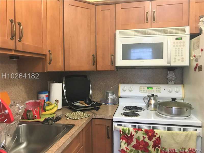 1560 Northeast 127th St, North Miami, FL 33161
