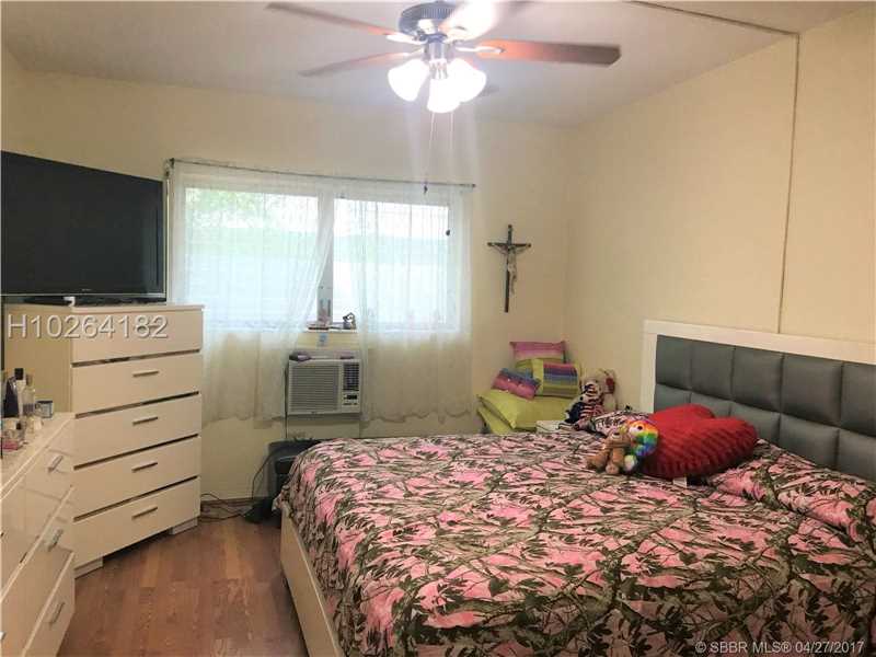 1560 Northeast 127th St, North Miami, FL 33161