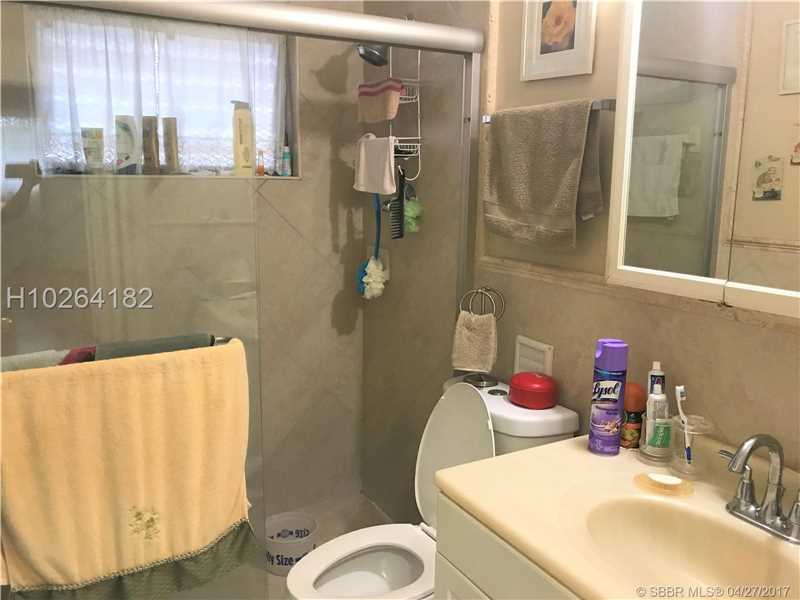 1560 Northeast 127th St, North Miami, FL 33161