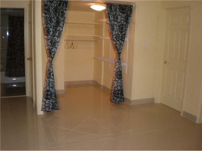 1460 Northeast 169th St, North Miami Beach, FL 33162