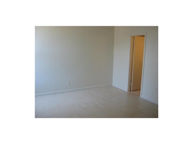 2075 Northeast 164th St, North Miami Beach, FL 33162