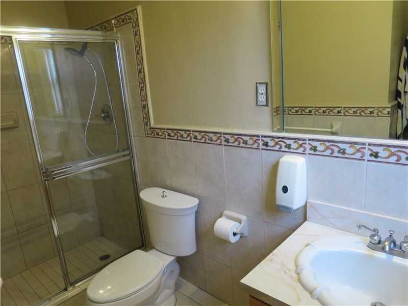 17520 Northeast 7th Ct, Miami, FL 33162