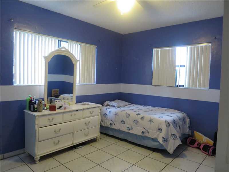 17520 Northeast 7th Ct, Miami, FL 33162