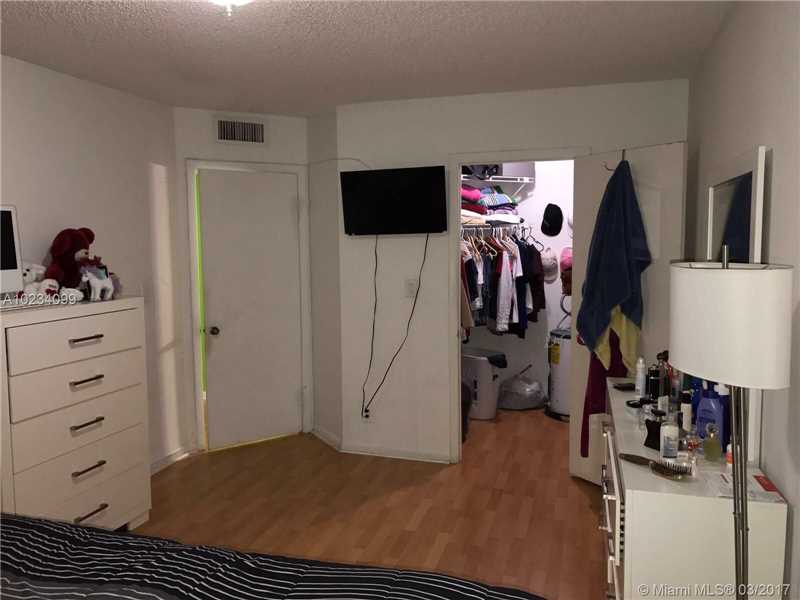 8290Lake Drive, Miami, FL 33166