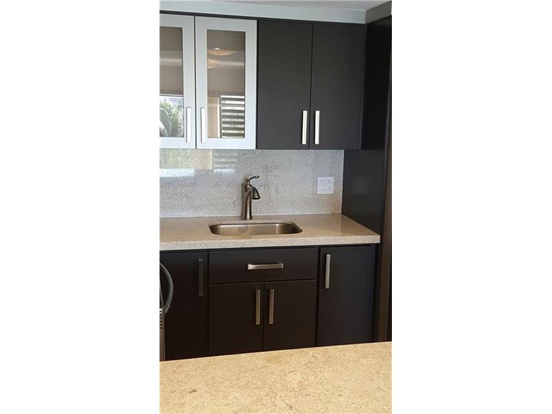8290Lake Dr, Doral, FL 33166