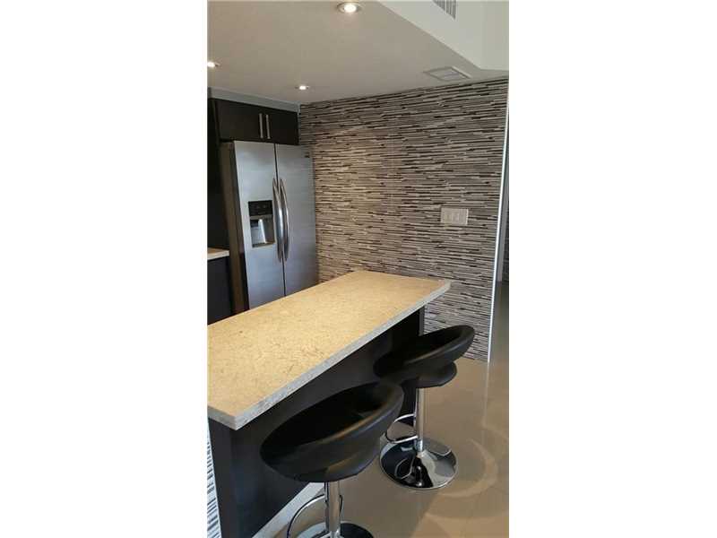 8290Lake Dr, Doral, FL 33166