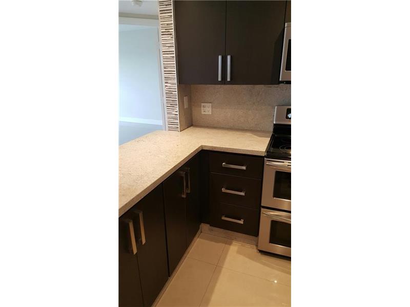 8290Lake Dr, Doral, FL 33166