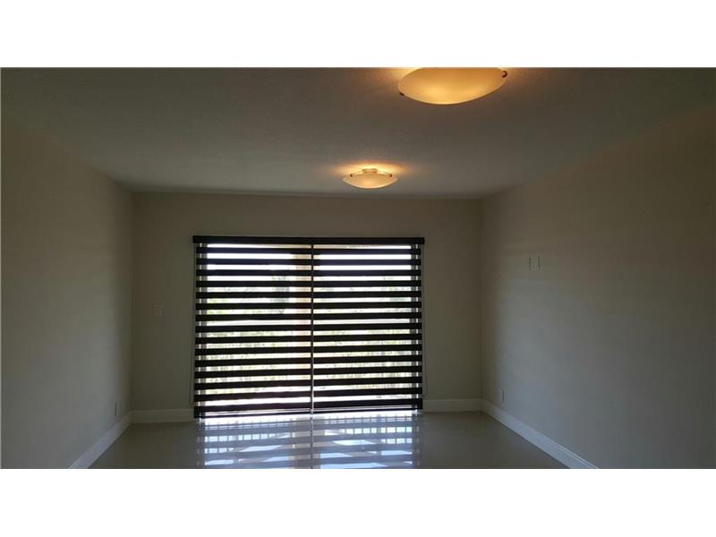 8290Lake Dr, Doral, FL 33166