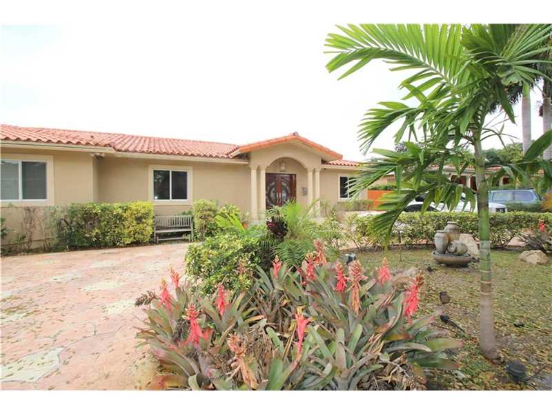 580La Villa Dr, Miami Springs, FL 33166
