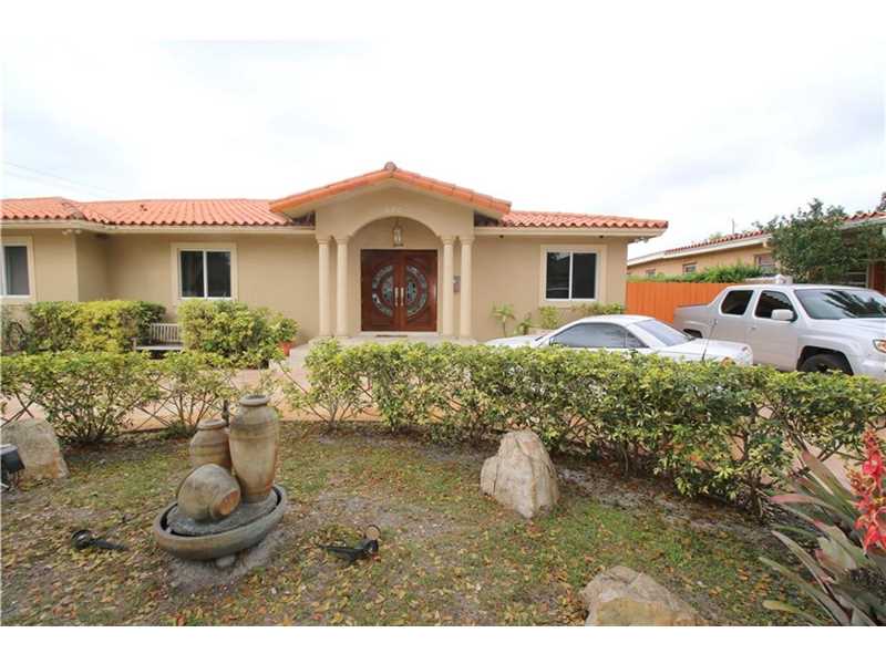 580La Villa Dr, Miami Springs, FL 33166