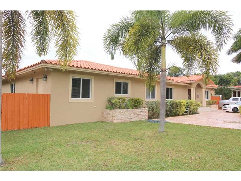 580La Villa Dr, Miami Springs, FL 33166