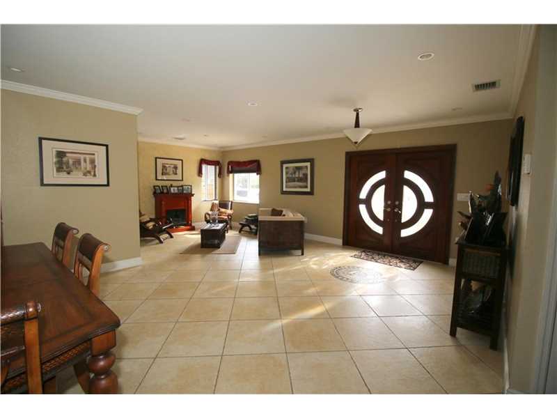 580La Villa Dr, Miami Springs, FL 33166