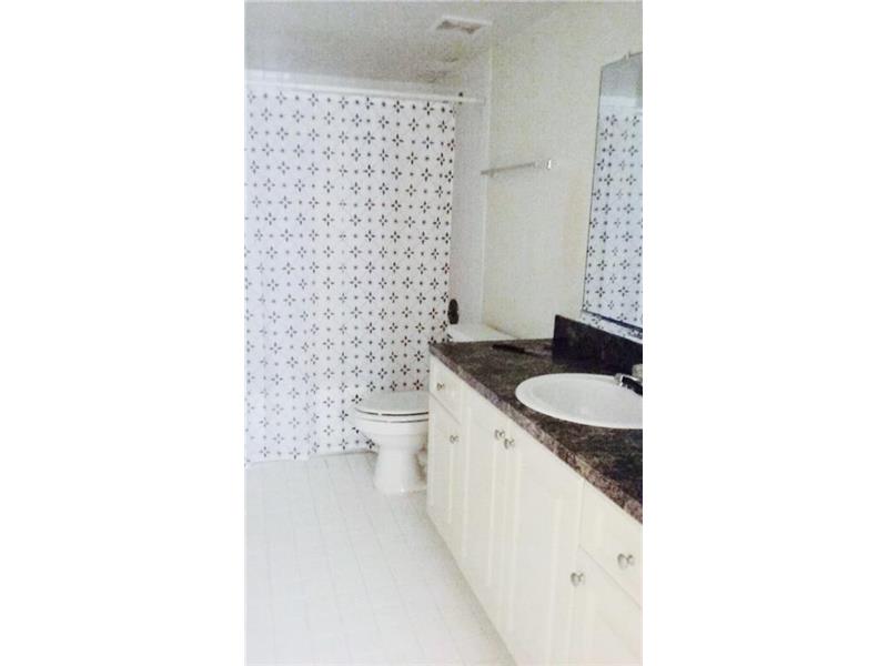 8363Lake dr, Doral, FL 33166