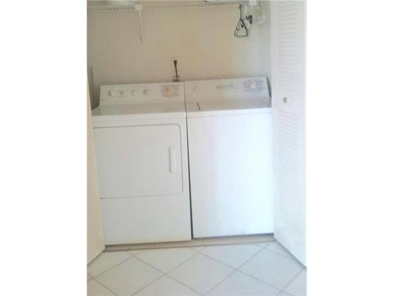 8363Lake dr, Doral, FL 33166