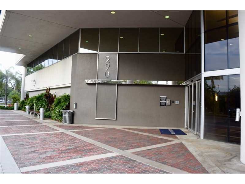 290 Northwest 165th St, Miami, FL 33169
