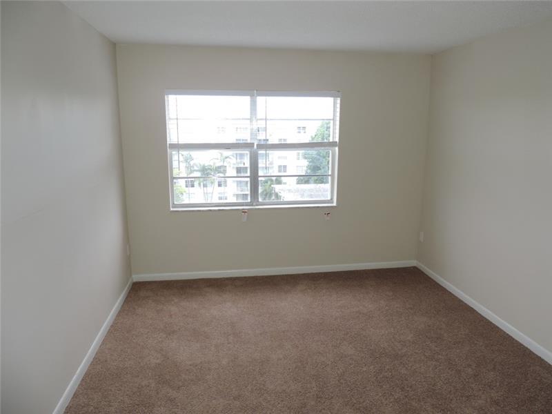 496 Northwest 165th Street Rd, Miami, FL 33169