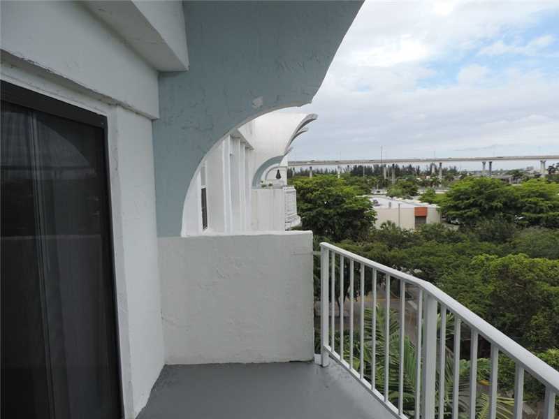 496 Northwest 165th Street Rd, Miami, FL 33169