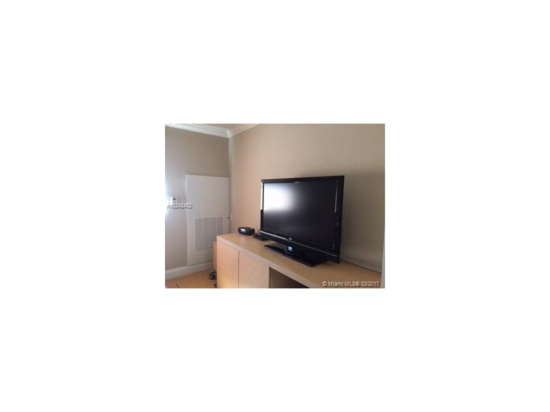 1750 NW 107 AV R-203, Doral, FL 33172